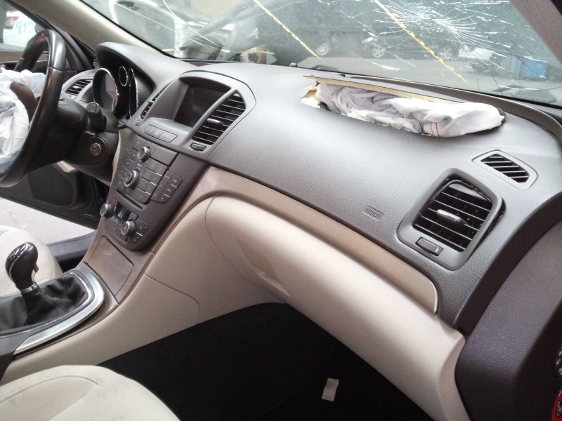 opel insignia berlina del año 2011