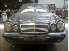 mercedes-benz clase e (w210) berlina diesel del año 2000 2