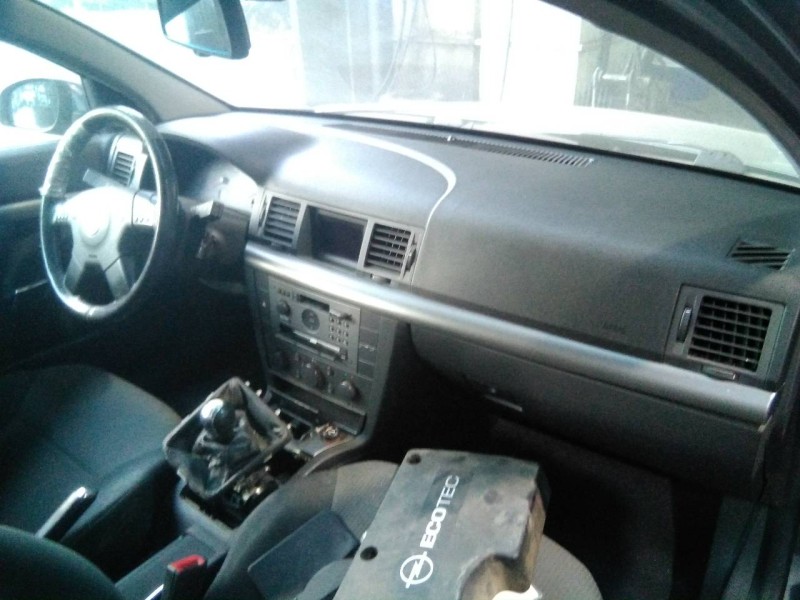 opel vectra c berlina del año 2002