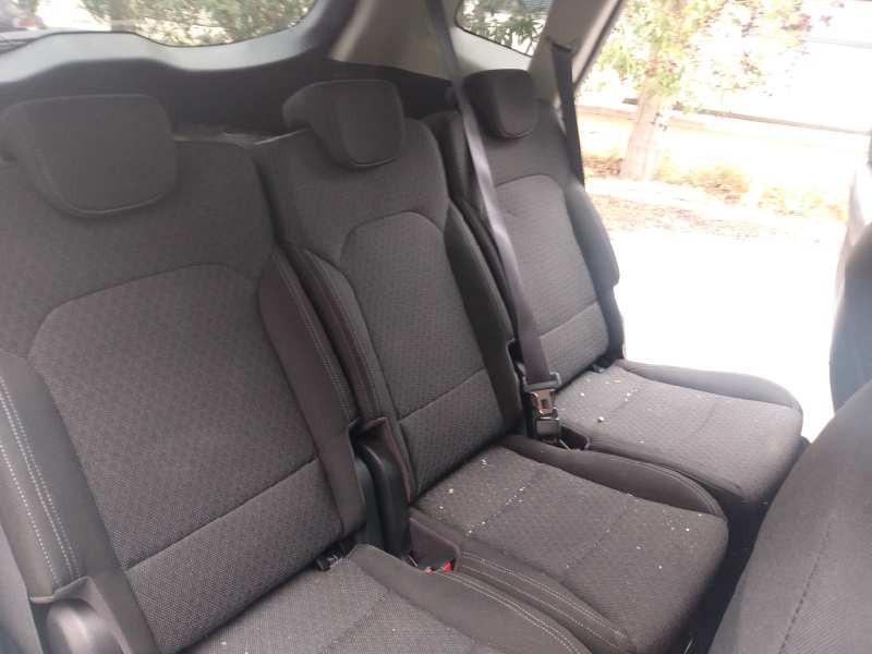 kia carens ( ) del año 2018