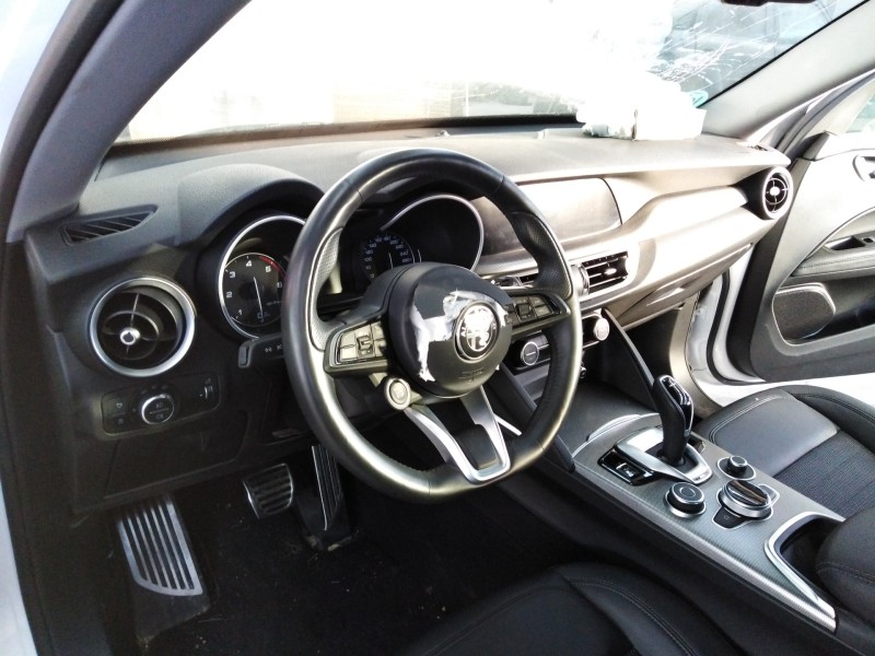 alfa romeo stelvio (630) del año 2021