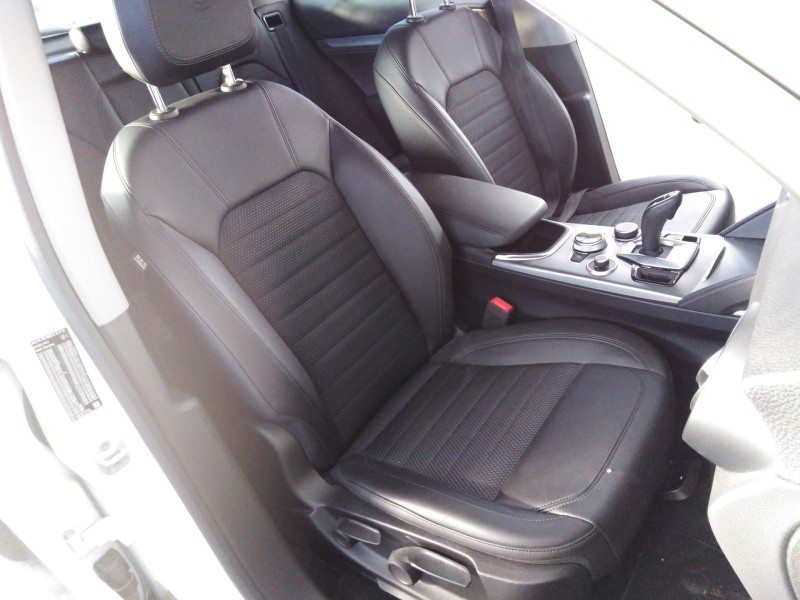 alfa romeo stelvio (630) del año 2021