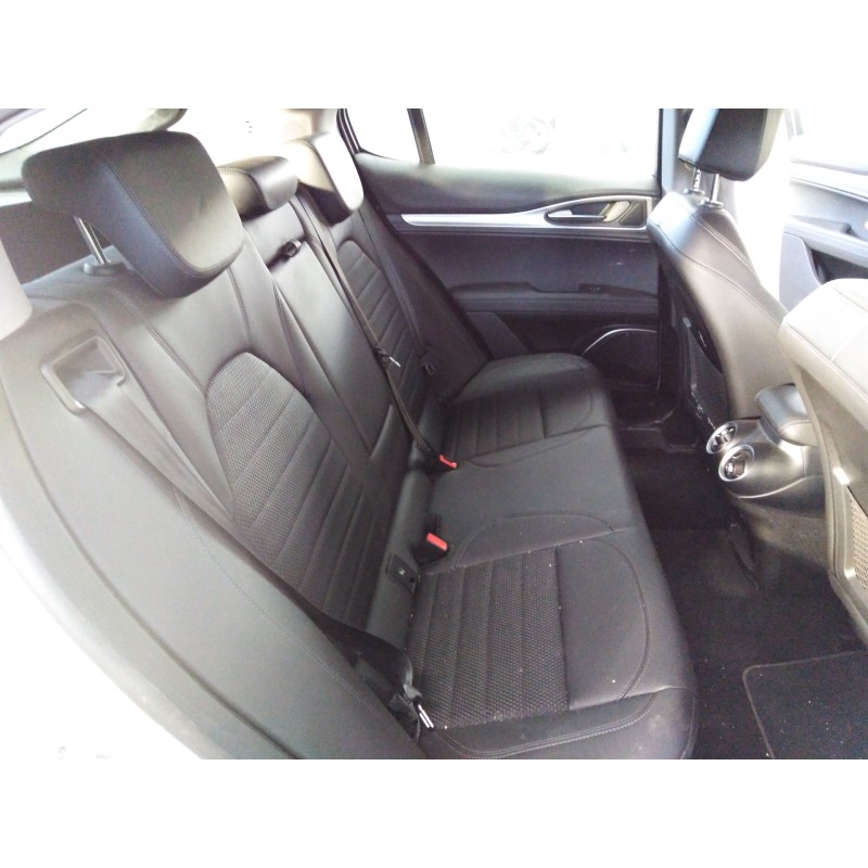 alfa romeo stelvio (630) del año 2021