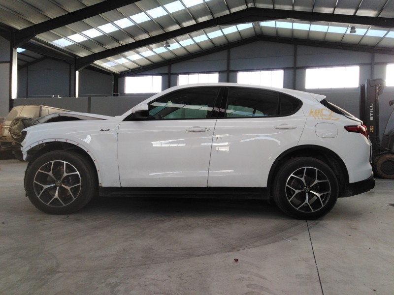 alfa romeo stelvio (630) del año 2021