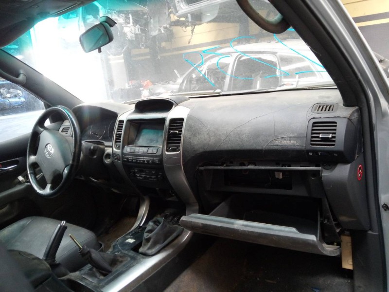 toyota land cruiser (j12) del año 2004