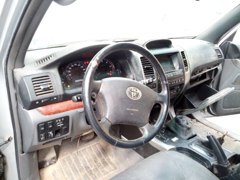 toyota land cruiser (j12) del año 2004