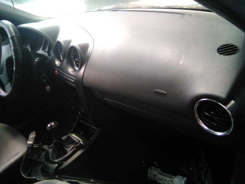 seat ibiza (6l1) del año 2004