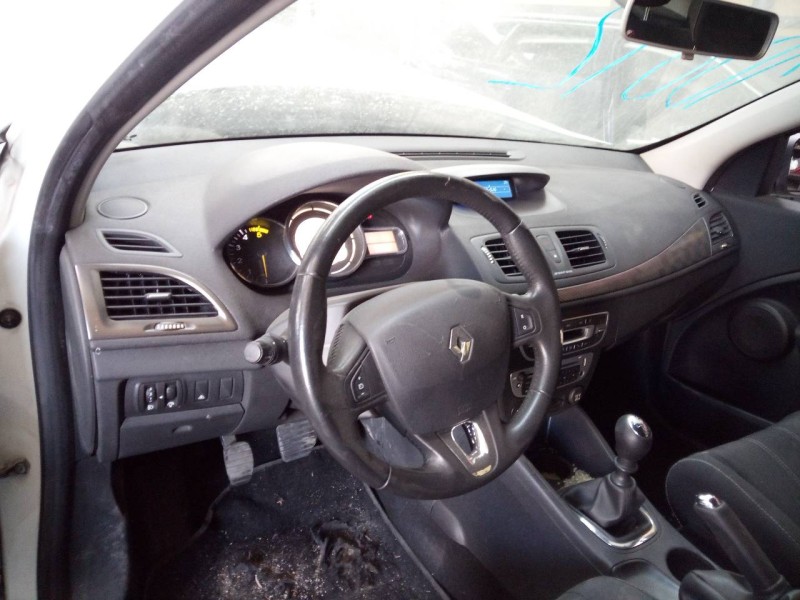 renault megane iii berlina 5 p del año 2013