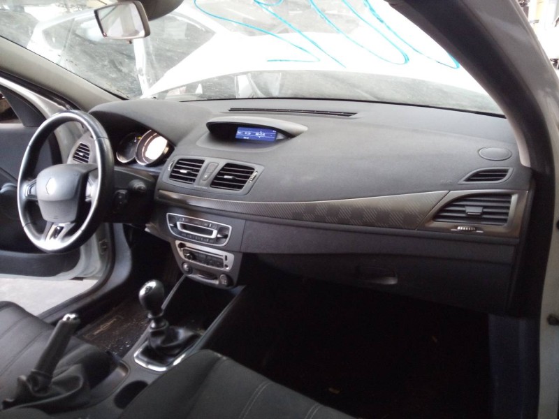 renault megane iii berlina 5 p del año 2013