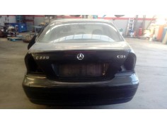 mercedes-benz clase c (w203) berlina del año 2001 2