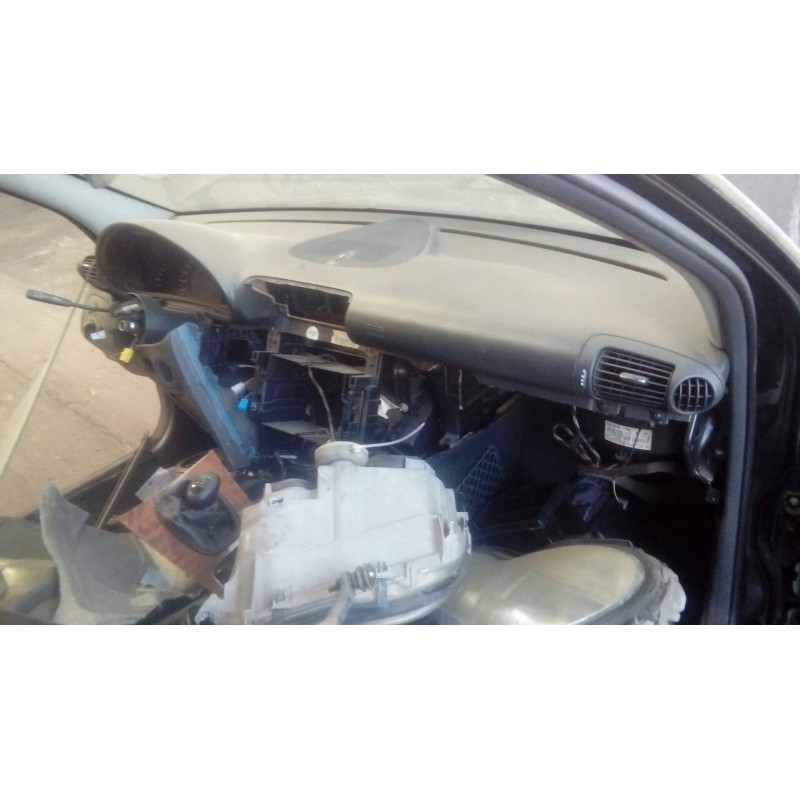 mercedes-benz clase c (w203) berlina del año 2001