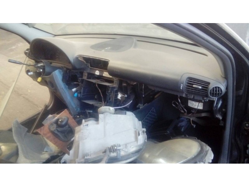 mercedes-benz clase c (w203) berlina del año 2001