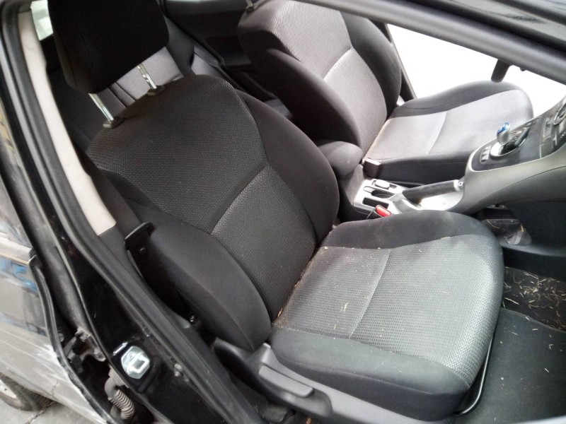 toyota auris del año 2011