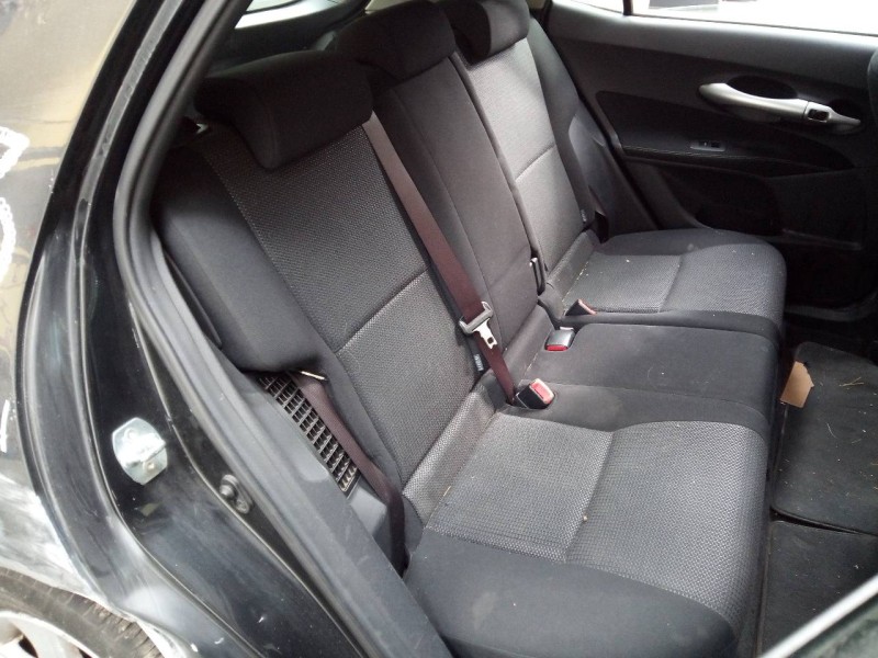 toyota auris del año 2011