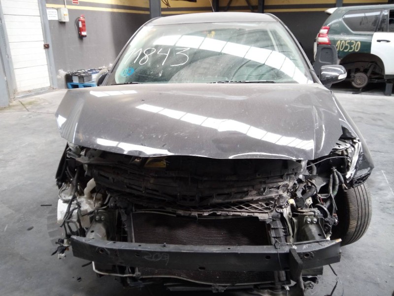 toyota auris del año 2011