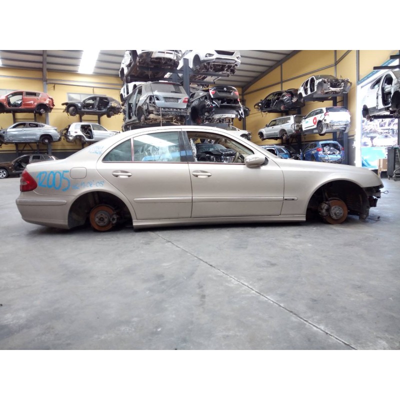 mercedes-benz clase e (w211) berlina del año 2005