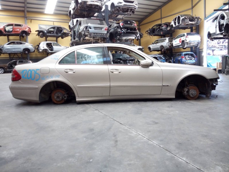 mercedes-benz clase e (w211) berlina del año 2005