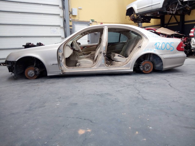 mercedes-benz clase e (w211) berlina del año 2005