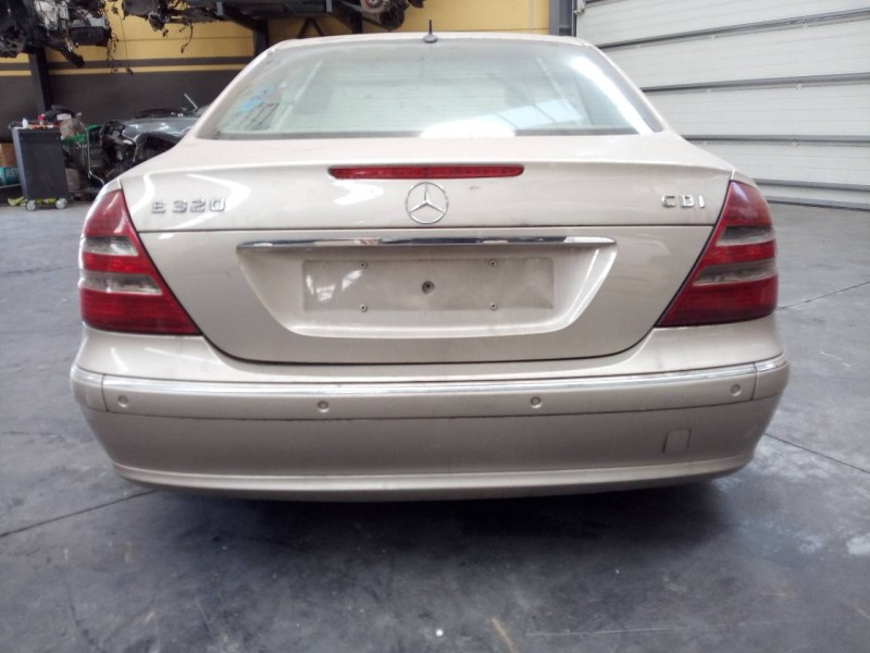 mercedes-benz clase e (w211) berlina del año 2005