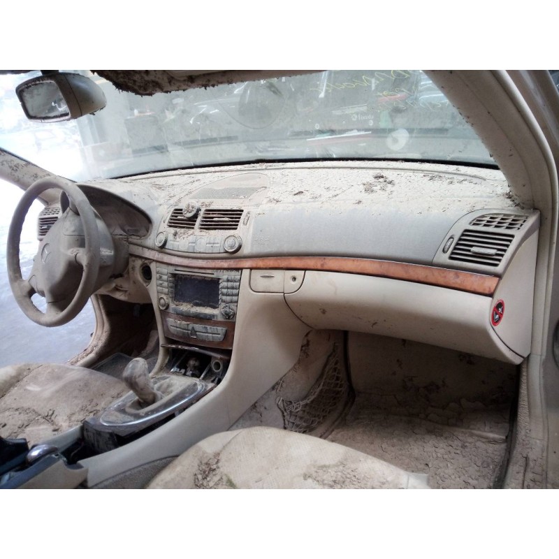 mercedes-benz clase e (w211) berlina del año 2005