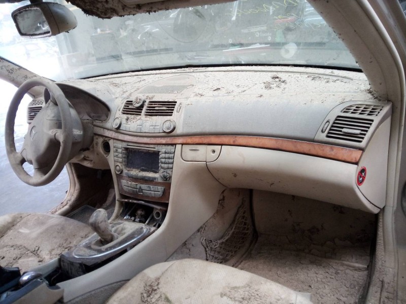 mercedes-benz clase e (w211) berlina del año 2005