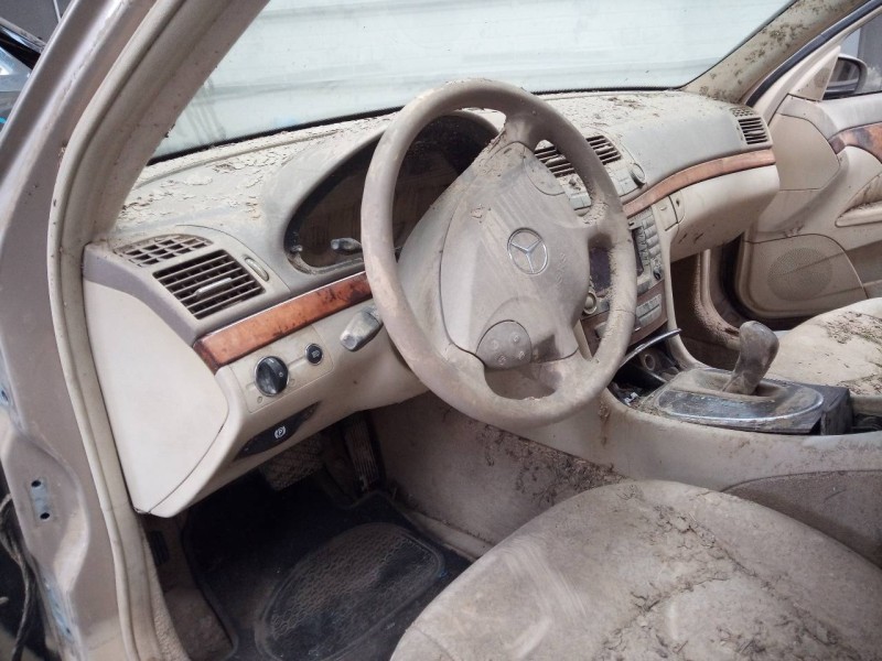 mercedes-benz clase e (w211) berlina del año 2005