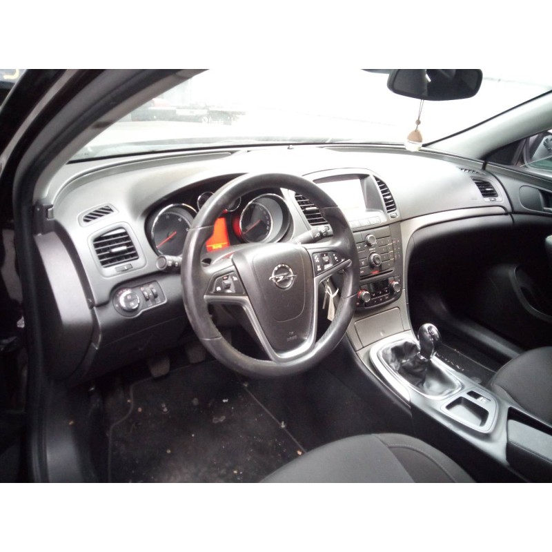 opel insignia berlina del año 2011