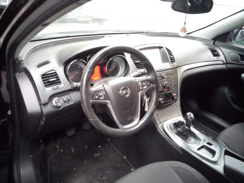 opel insignia berlina del año 2011