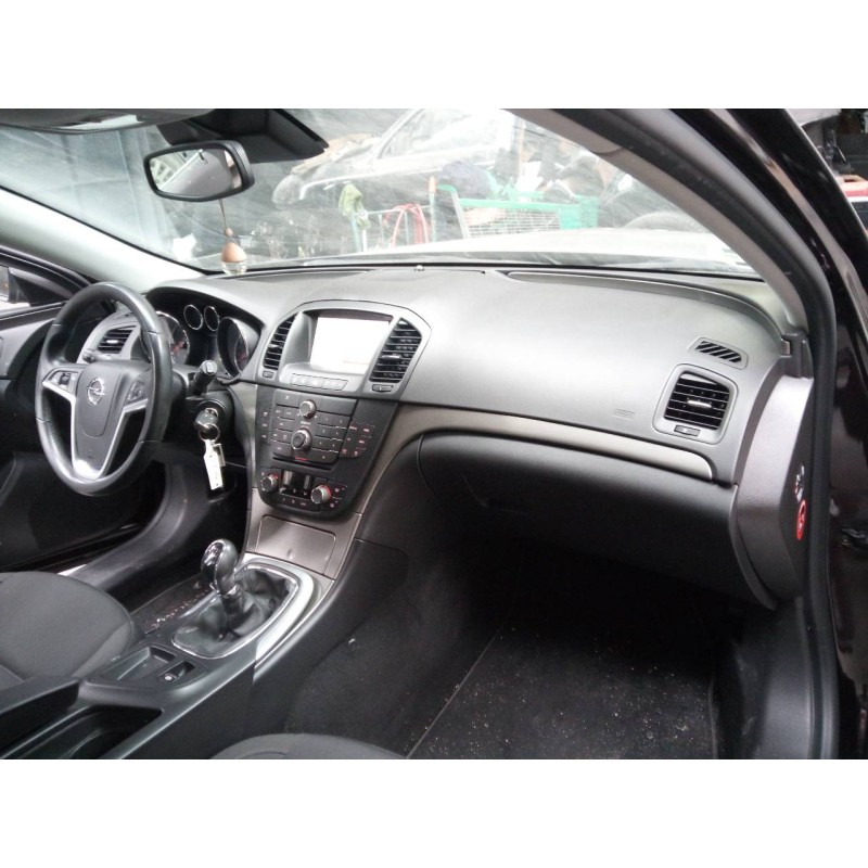 opel insignia berlina del año 2011