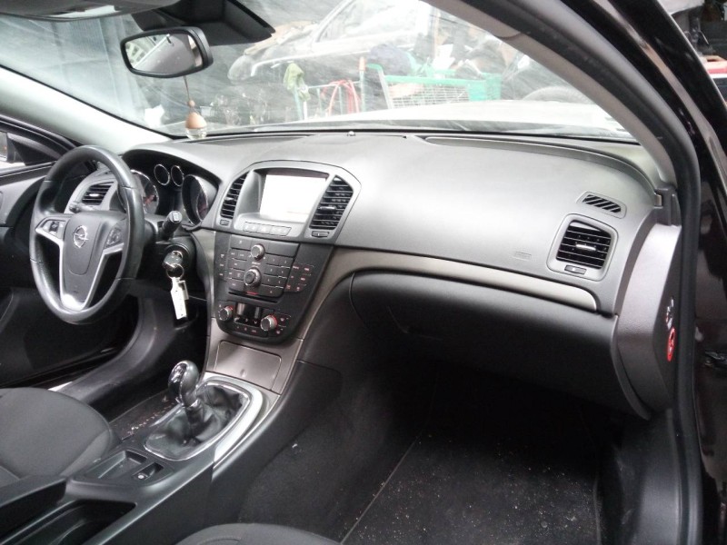 opel insignia berlina del año 2011