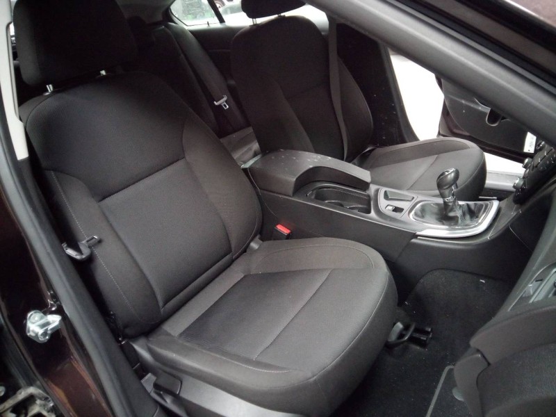 opel insignia berlina del año 2011