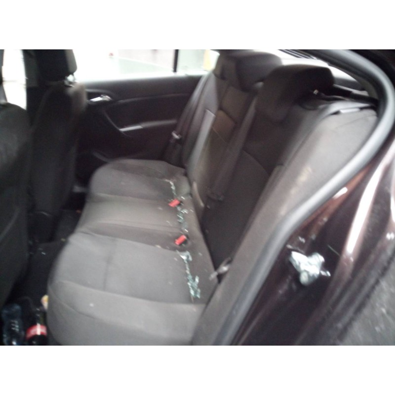 opel insignia berlina del año 2011