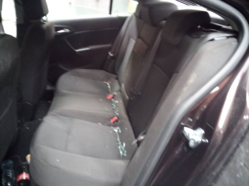 opel insignia berlina del año 2011