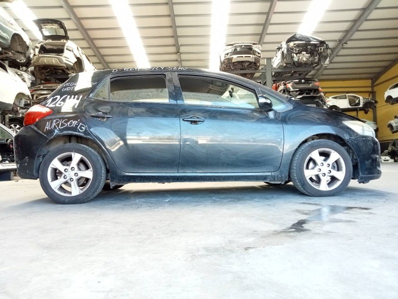 toyota auris del año 2010