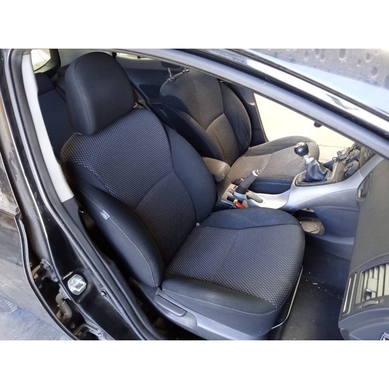 toyota auris del año 2010