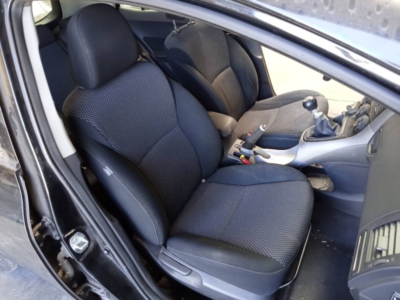 toyota auris del año 2010