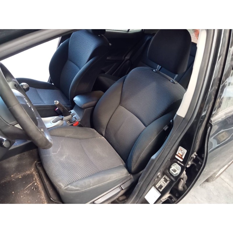 toyota auris del año 2010