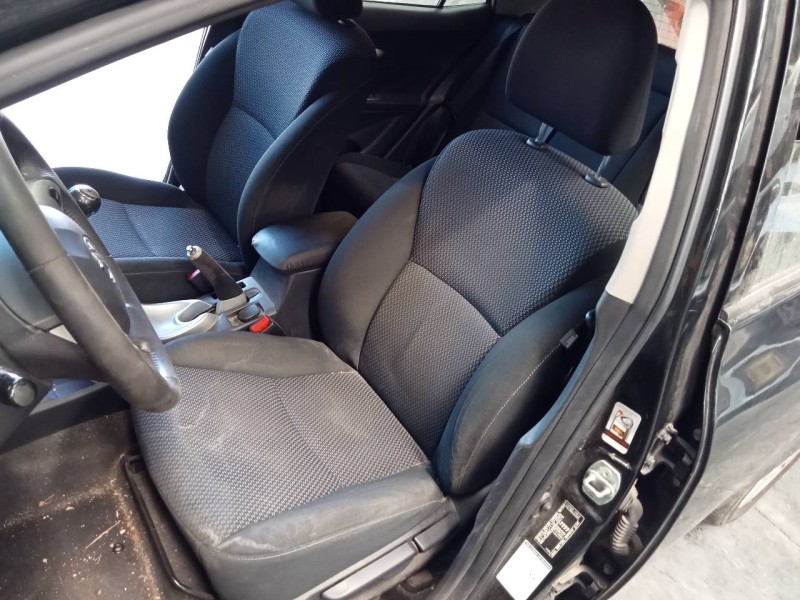 toyota auris del año 2010