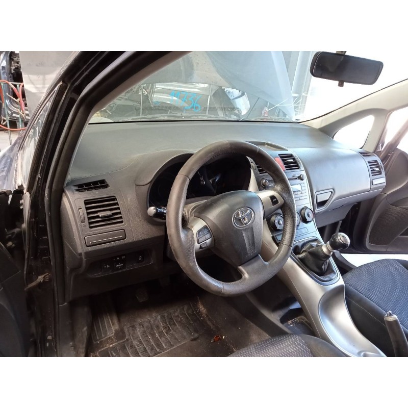 toyota auris del año 2010