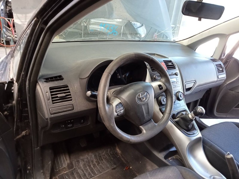 toyota auris del año 2010