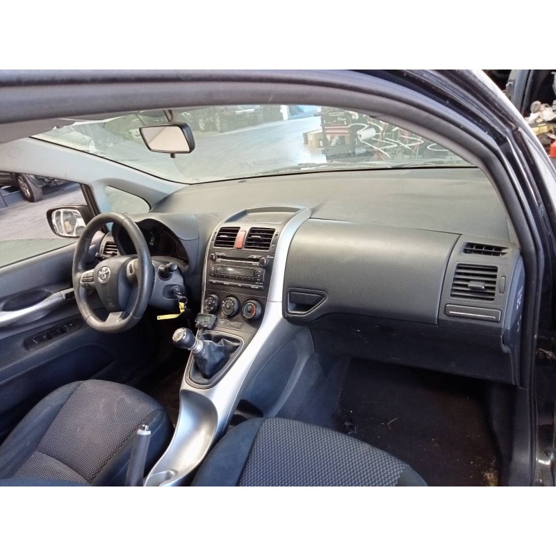 toyota auris del año 2010