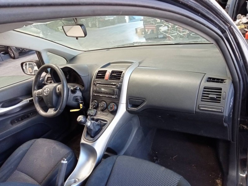 toyota auris del año 2010