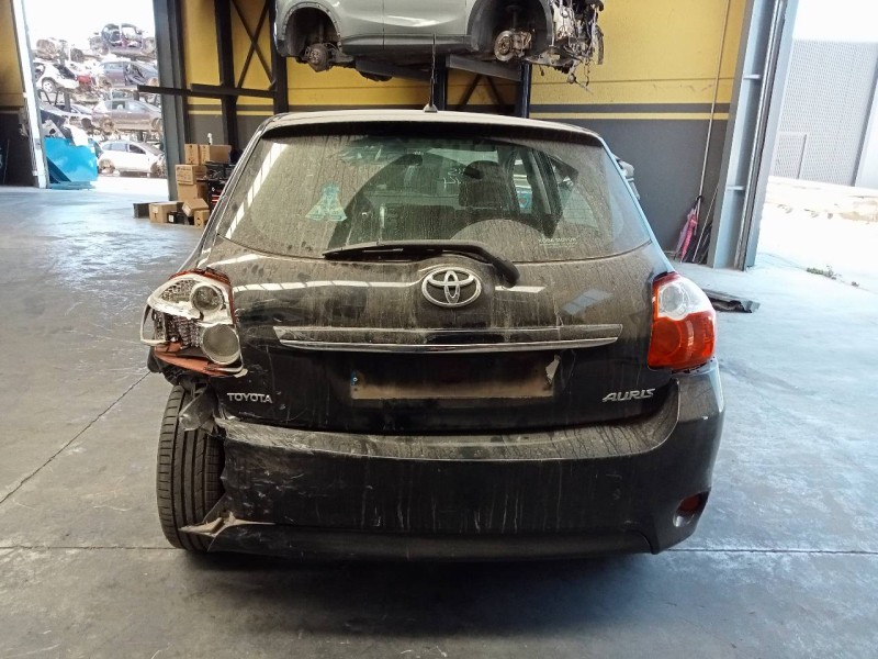 toyota auris del año 2010