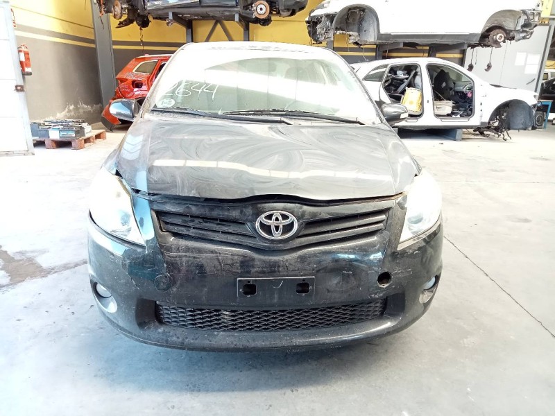 toyota auris del año 2010