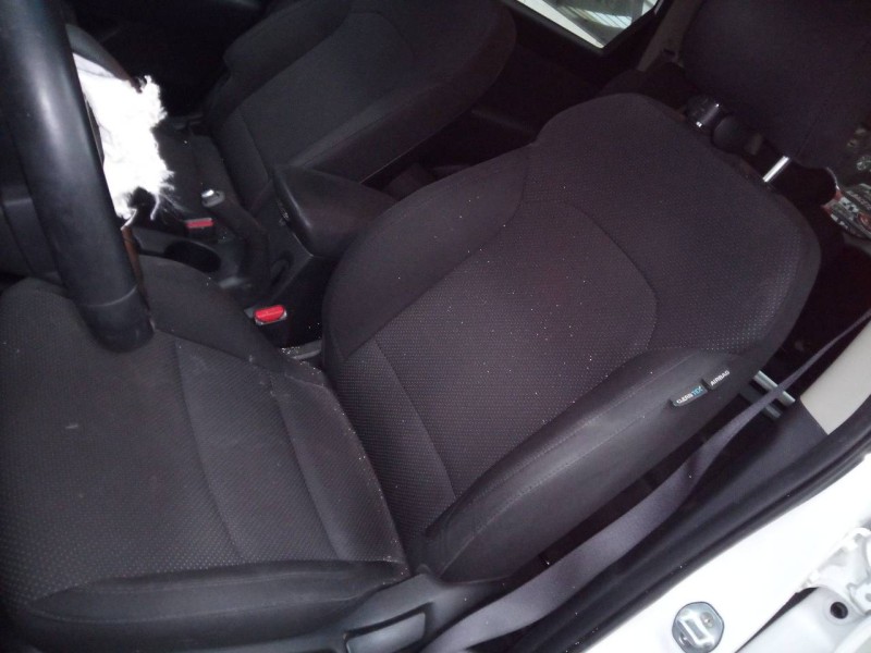 kia carens ( ) del año 2013