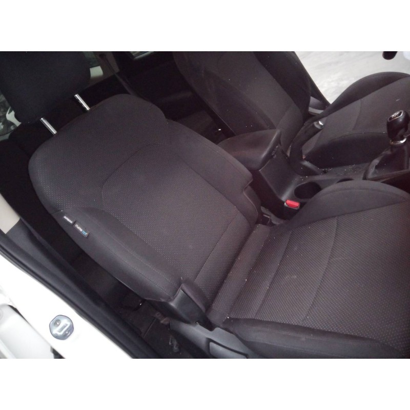 kia carens ( ) del año 2013