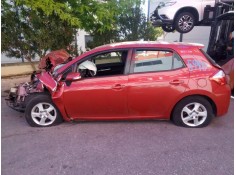 toyota auris del año 2012