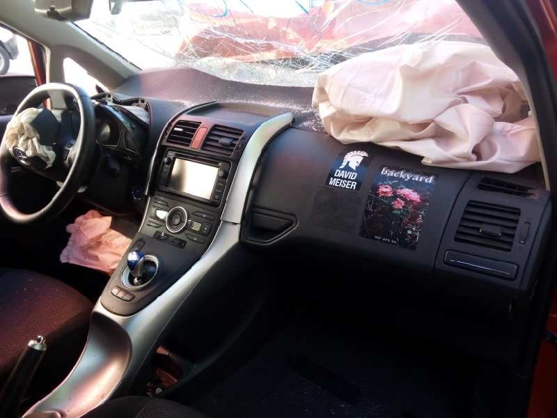 toyota auris del año 2012