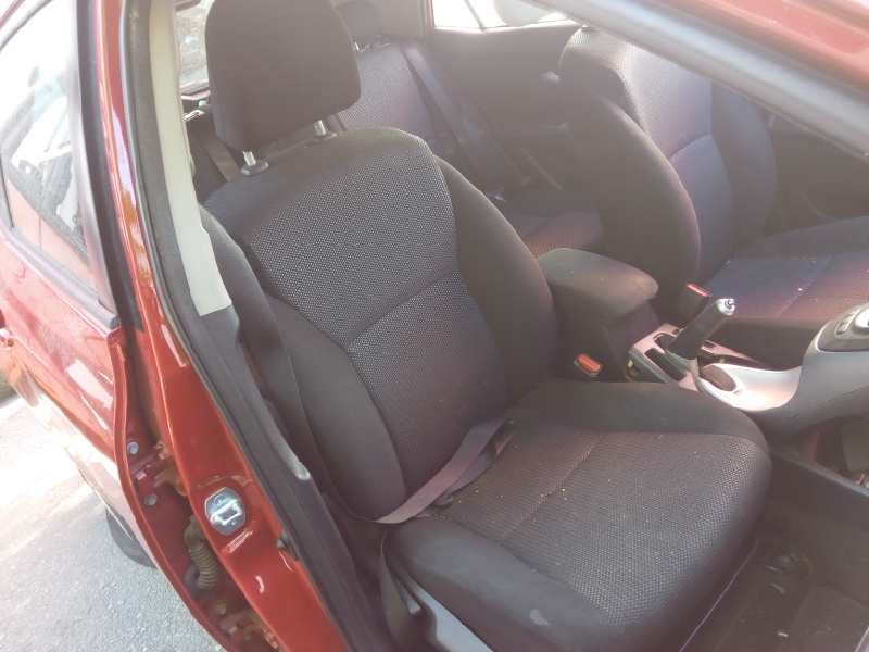 toyota auris del año 2012