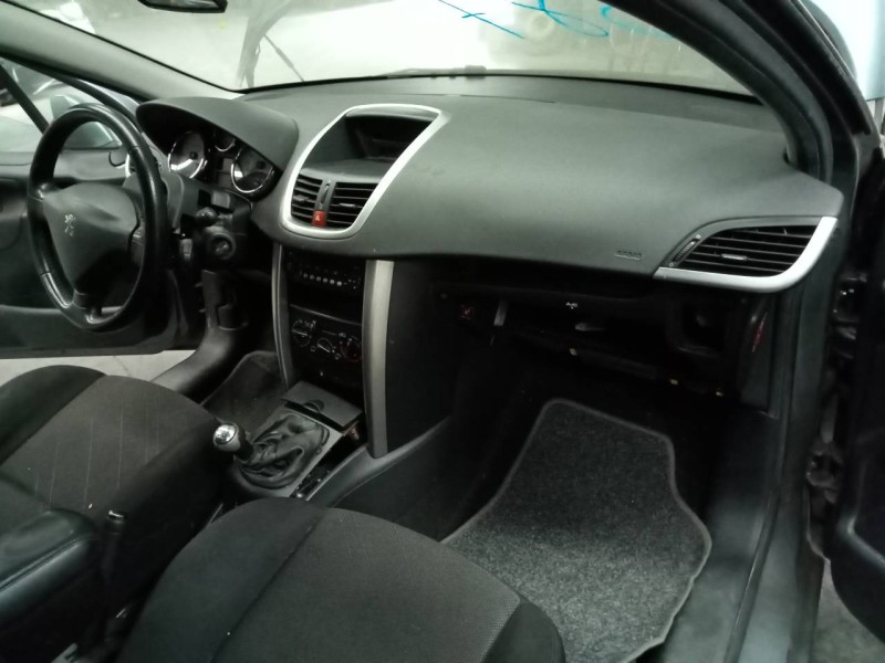 peugeot 207 del año 2009